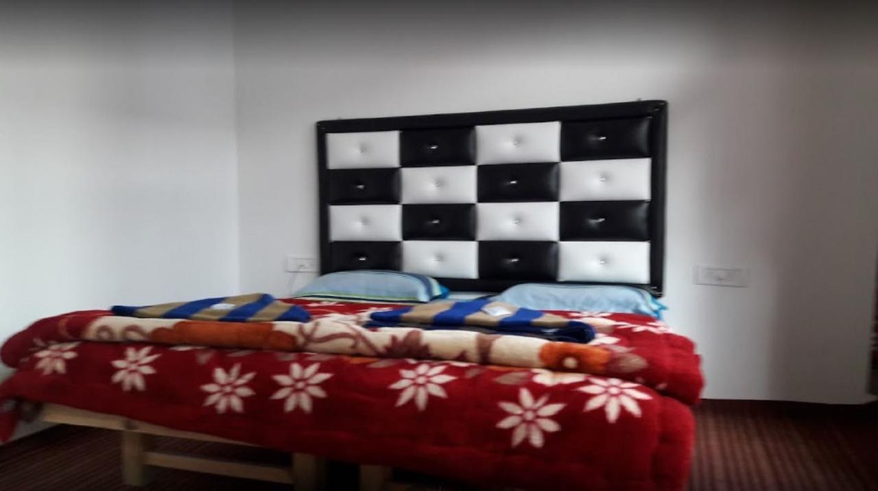 Hotel Monson Srīnagar Buitenkant foto